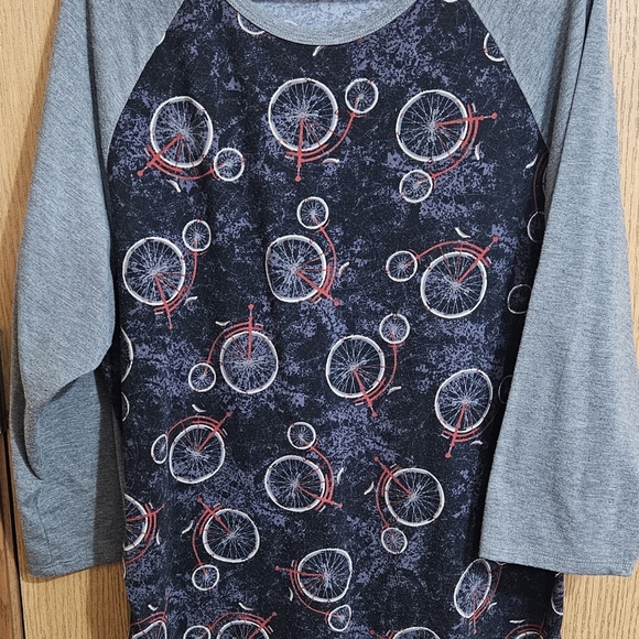 LuLaRoe Randy Raglan Tee - Picture 2 of 3